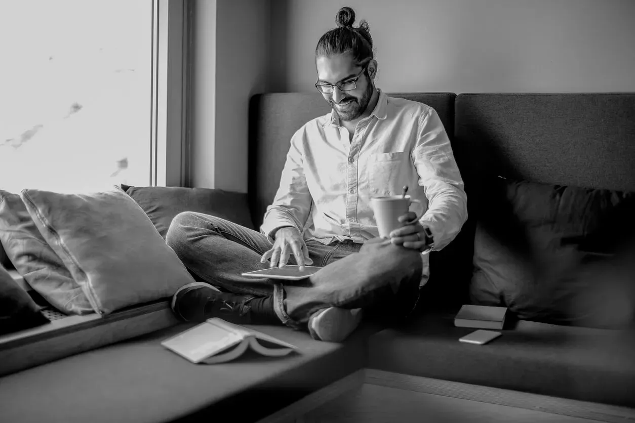 Wohnraum mit integrierter Smart-Home-Technik