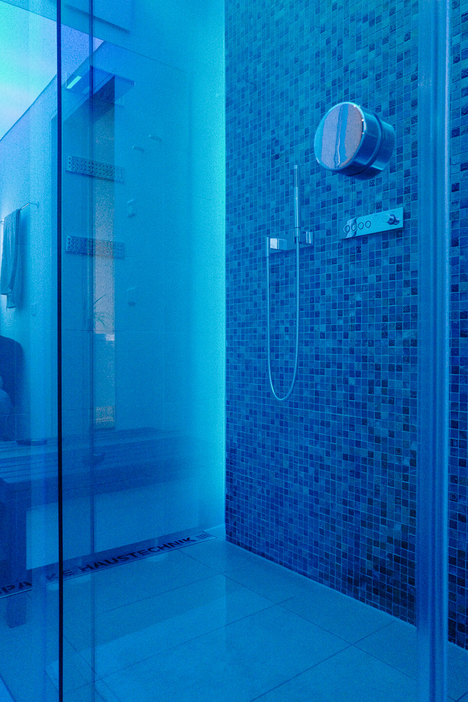 Smart Home Projekt (KNX, Lichtszenen, Multiroom) – Das smarte Badezimmer